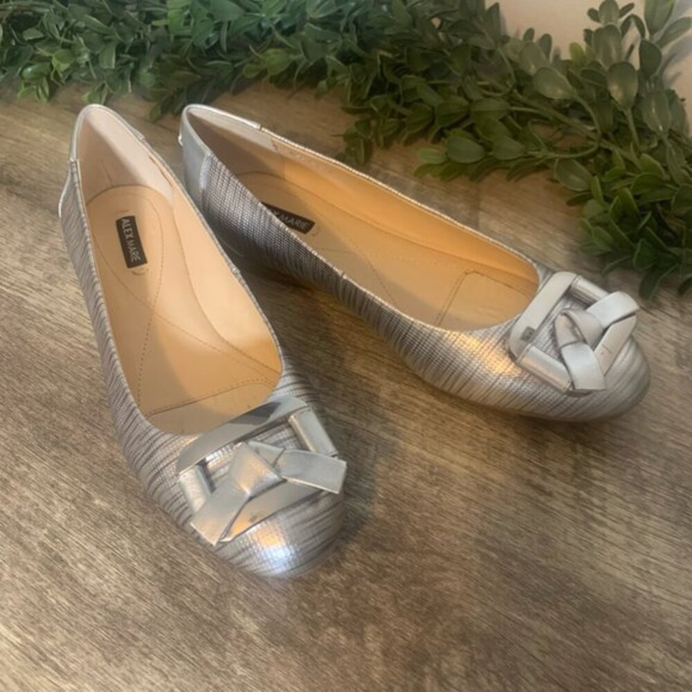 Alex Marie Silver Flats Ladies Size 6 Bows